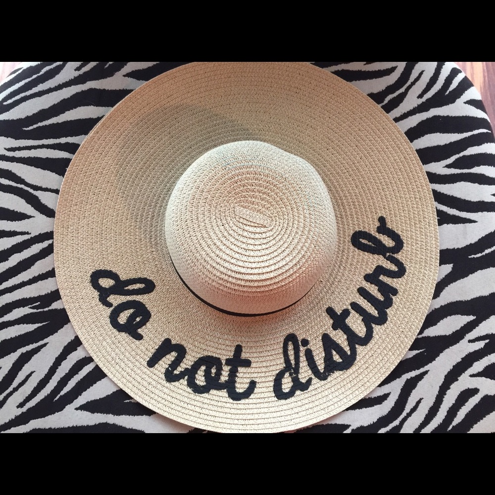 Beach hat with humor
